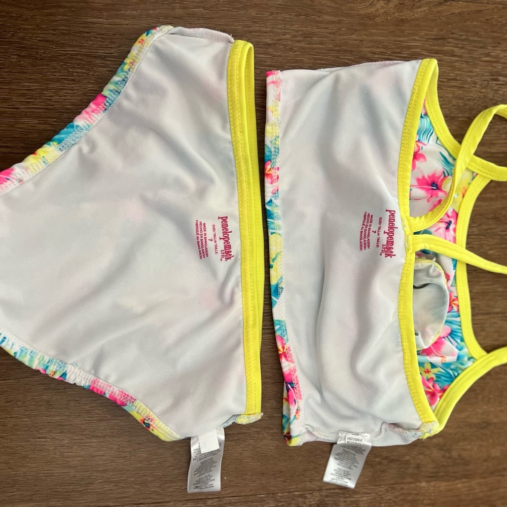 Swimsuits - Picture 2 of 4